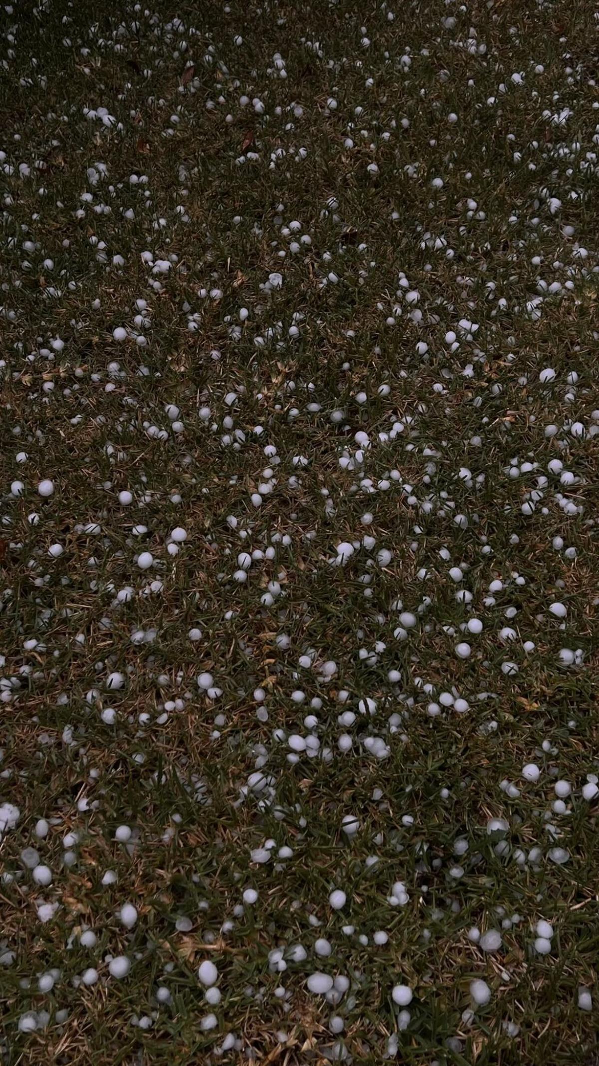 El suelo se tiñe de blanco.
