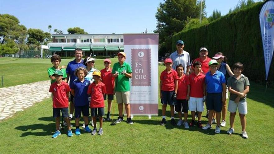 Diviértete jugando al golf en el Club Costa de Azahar del Grao