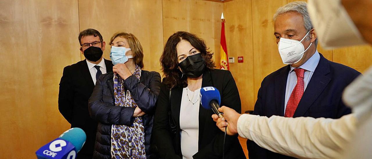 Joaquín Colubi, Mariví Monteserín, Encarnación Vicente y Jesús Chamorro, ayer, durante la rueda de prensa en la sala de bodas del Palacio de Justicia de Avilés. | Mara Villamuza