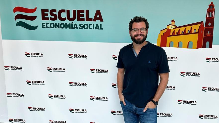 Álvaro Oliver, miembro de CEPA (Cooperativa de Enseñanza de Profesores Andaluces), director del Proyecto Ergos para ciclos formativos de FP, y vicepresidente de ACES Andalucía, está muy involucrado en el crecimiento y modernización de los centros educativos que son cooperativas laicas de economía social.