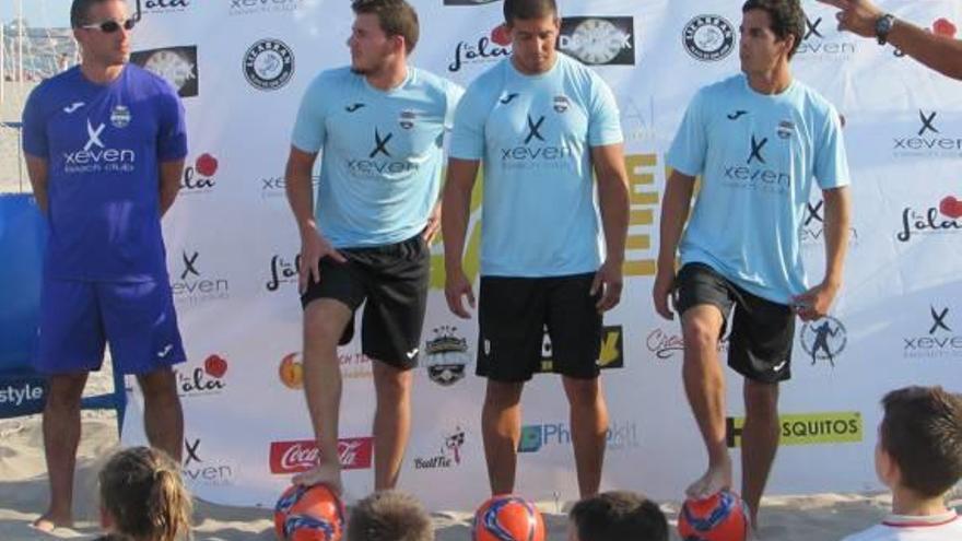 Presentación del equipo sénior del Oasis Alicante Fútbol Playa.