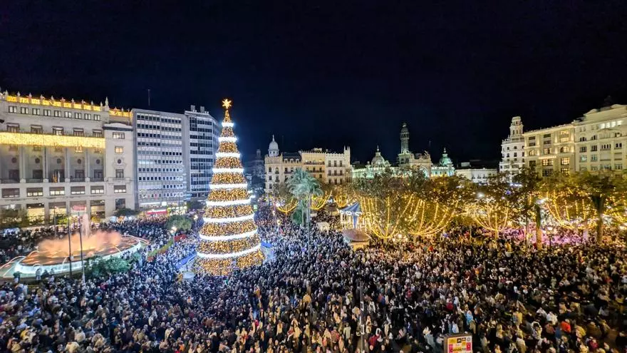 Supersábado en València: El efecto prenavidad y el puente desbordan el centro