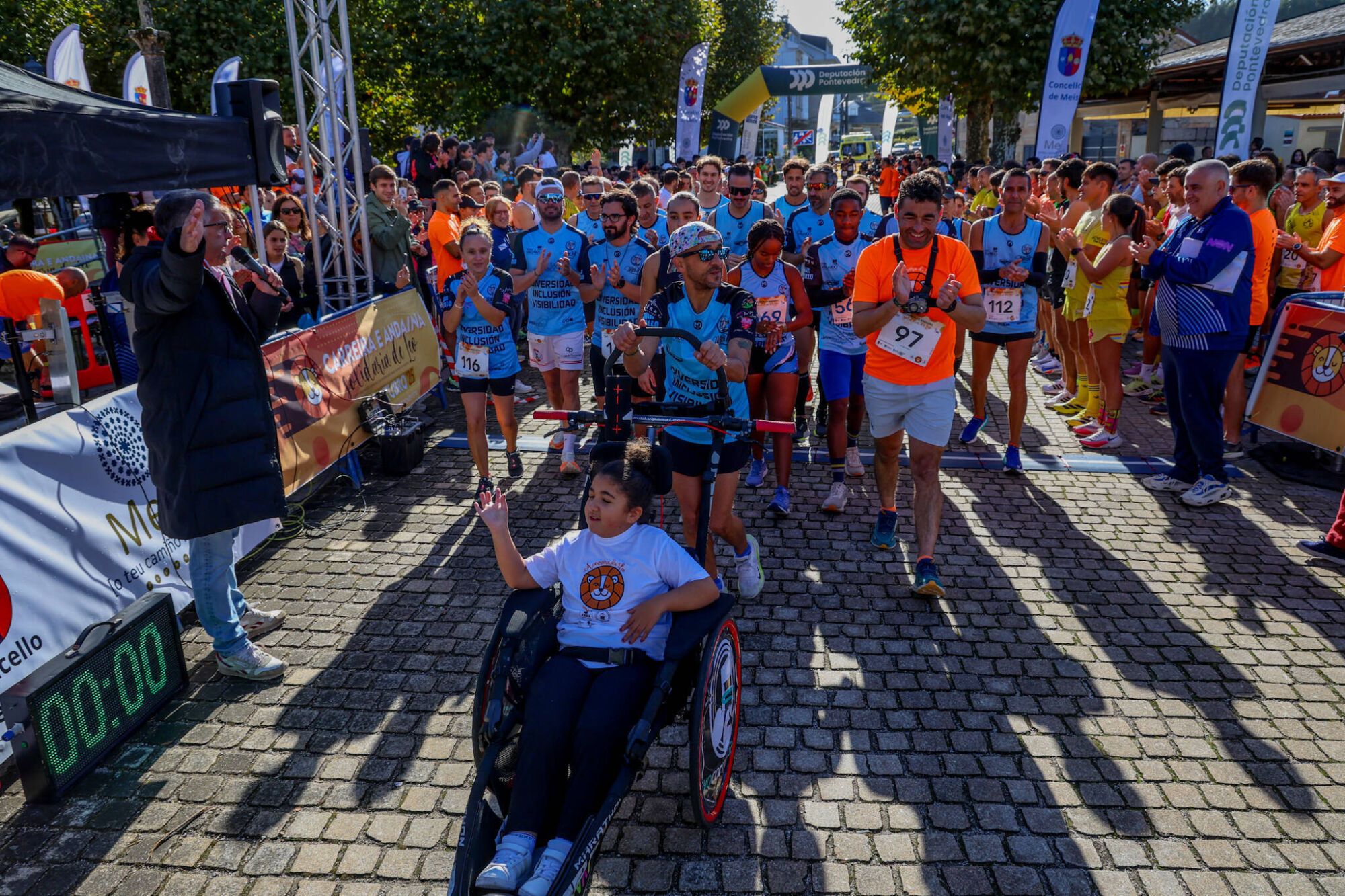 Andaina y carrera solidaria por niños como Leo Diz