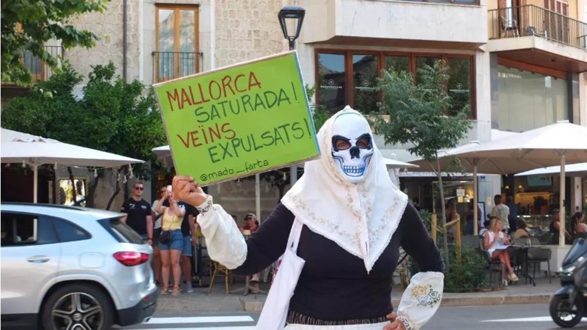 „Überfülltes Mallorca, vertriebene Anwohner“: Madó Farta bei einem ihrer Auftritte.