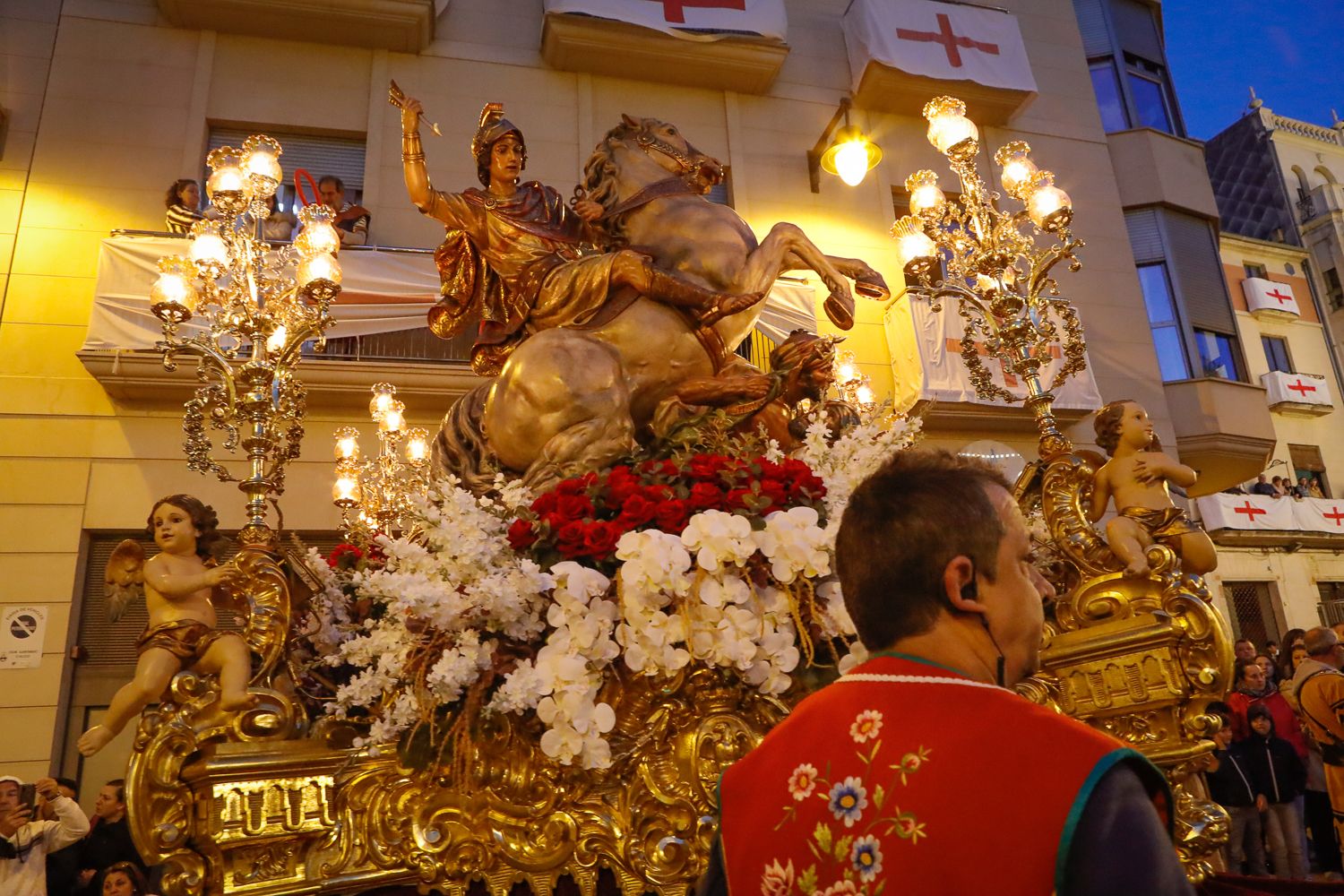 Alcoy rinde culto a su patrón