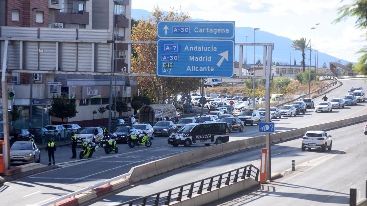 Control de Policía Local a la entrada de Murcia por Ronda Norte.