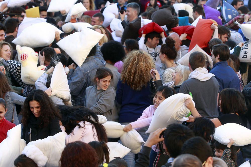 Guerra de almohadas en Valencia