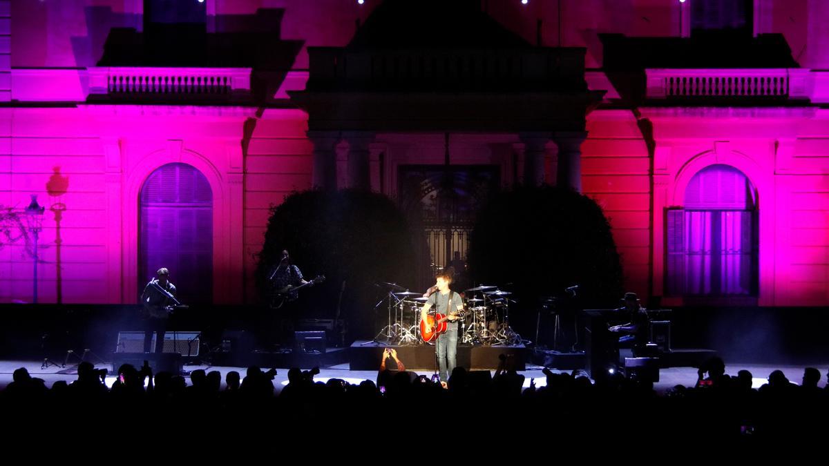 Un moment de l'actuació del cantautor James Blunt al Festival Jardins de Pedralbes