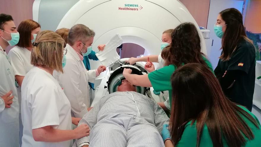 El Reina Sofía de Córdoba, referente andaluz en el uso de la técnica HIFU con resultados favorables frente al párkinson
