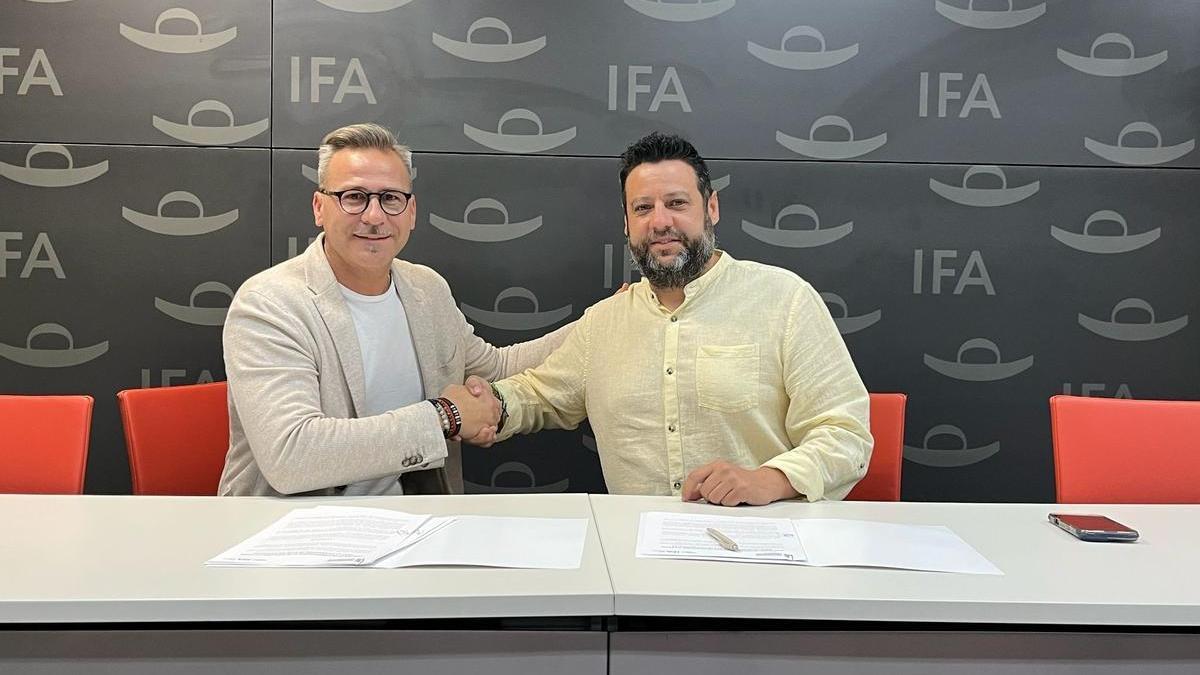 Los representantes de IFA y HDK Experience en la firma del convenio.