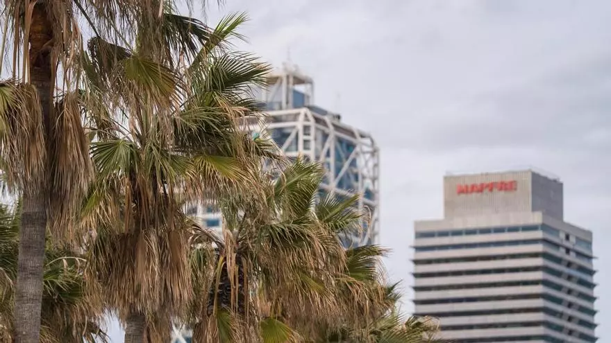 Barcelona activa el plan por viento en fase de alerta