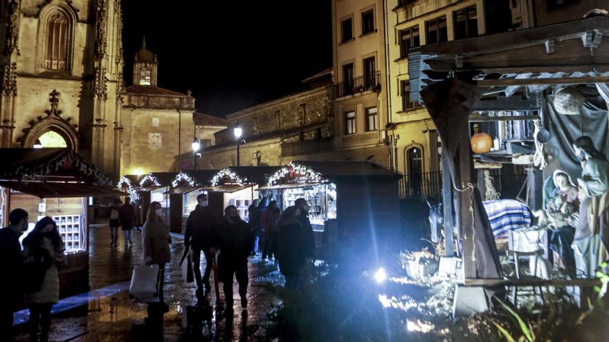 Mercadillo navideño y Belén en Oviedo | Julián Rus