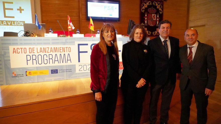 El consejero de Economía y Hacienda y portavoz, Carlos Fernández Carriedo, presenta la Jornada «Fondo Social Europeo+ 2021-2027». | Leticia Pérez- Ical