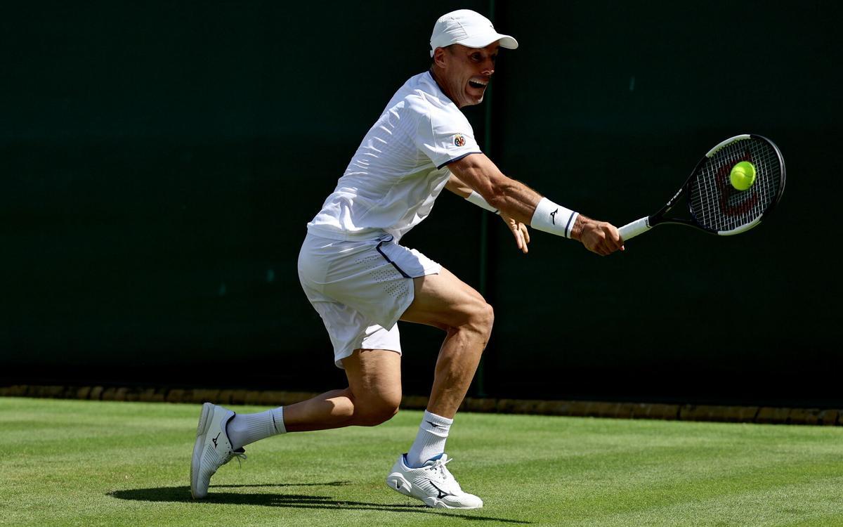 El tenista Roberto Bautista en su partido de primera ronda de su último Wimbledon. EFE/EPA/NEIL HALL