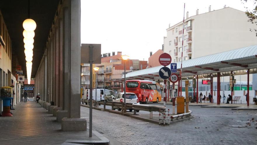 La zona de l&#039;estació de busos de Figueres on els membres de l&#039;entitat denuncien que es produeixen actes incívics