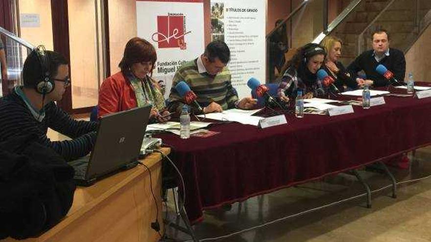 Emisión en directo de «Derribando muros» desde Orihuela