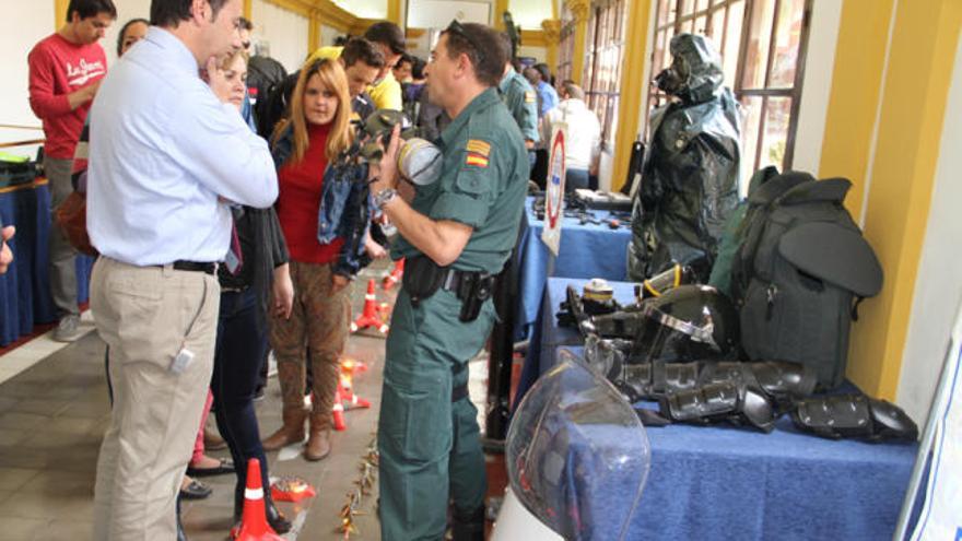 La Guardia Civil presenta sus distintos medios operativos en la UCAM