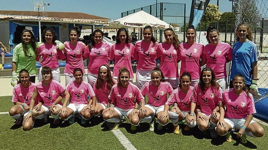 Las juveniles del Femenino Cáceres acaban en tercera posición en el Torneo Playa de Doñana