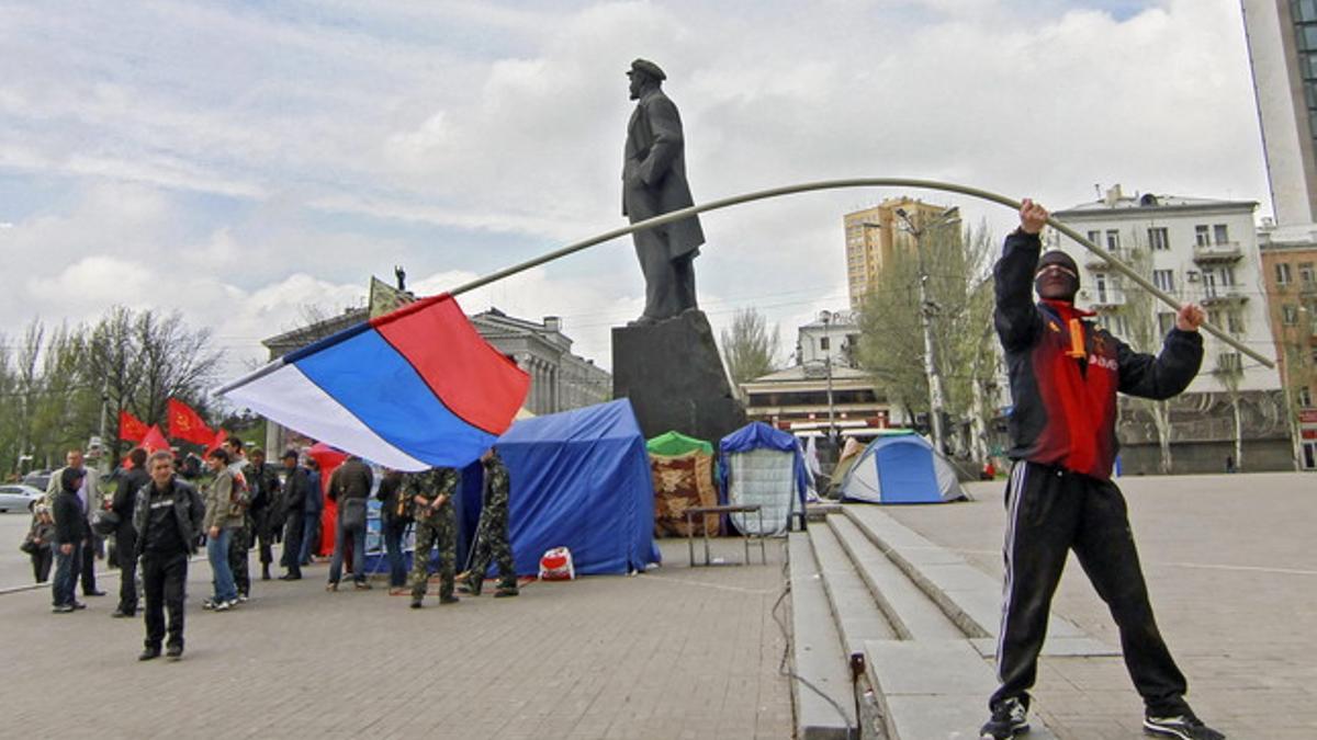 Un manifestante prorruso en Donetsk.