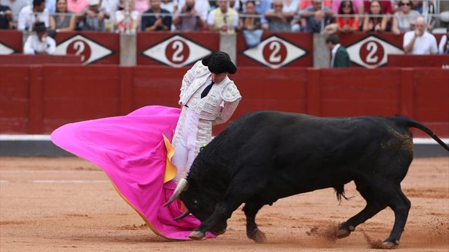 Del Álamo, puerta grande al coraje