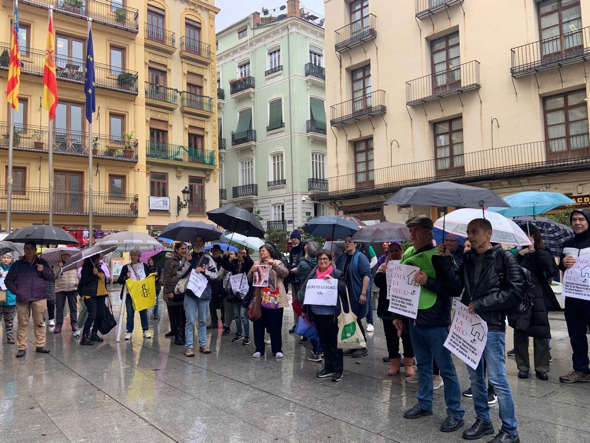 Ni la lluvia ni el frío pudo con la protesta.
