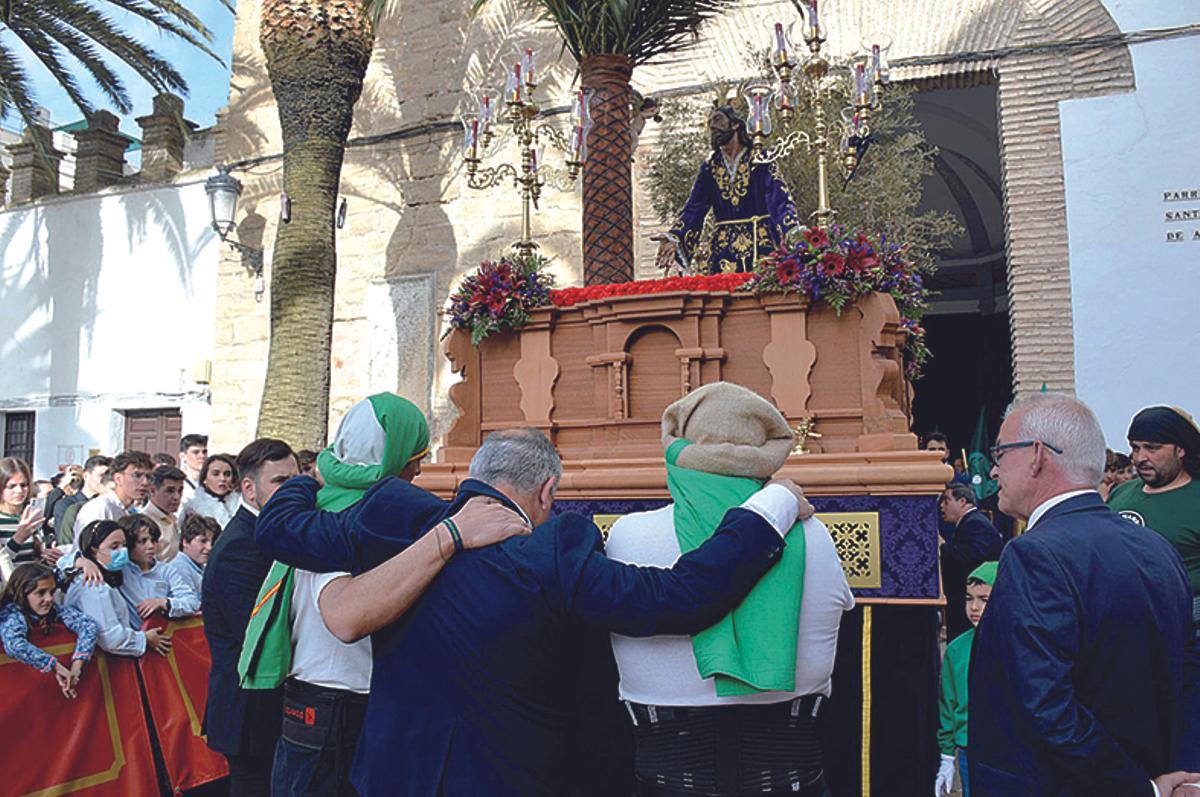 DOMINGO DE RAMOS POR LA TARDE   DESFILE DE JESÚS ORANDO EN EL HUERTO Y LA VIRGEN DE LA PAZ Y LA ESPERANZA.