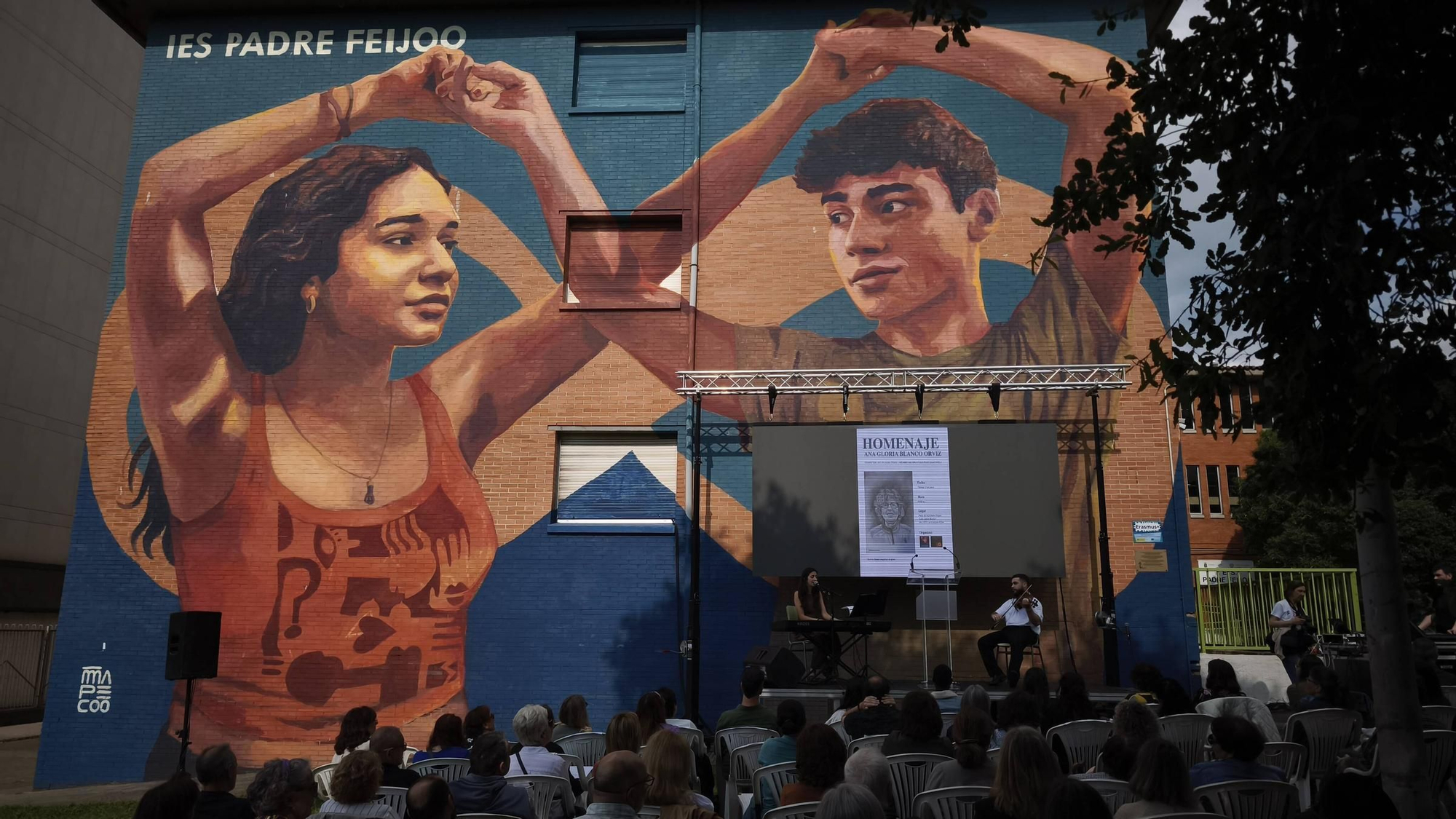 Emotivo homenaje a la profesora Ana Gloria Blanco en el IES Padre Feijoo (en imágenes)