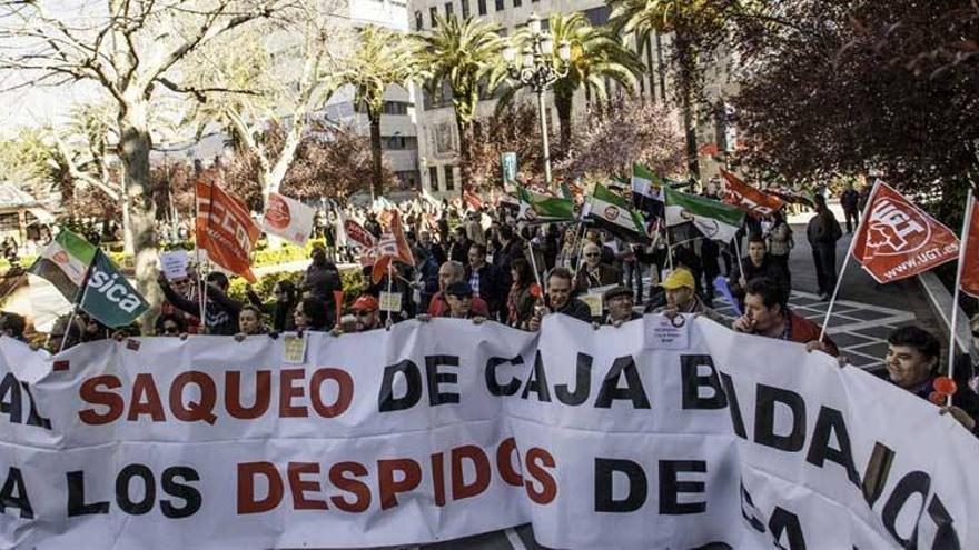 El 99% de los empleados de Caja Badajoz secunda la primera jornada de huelga