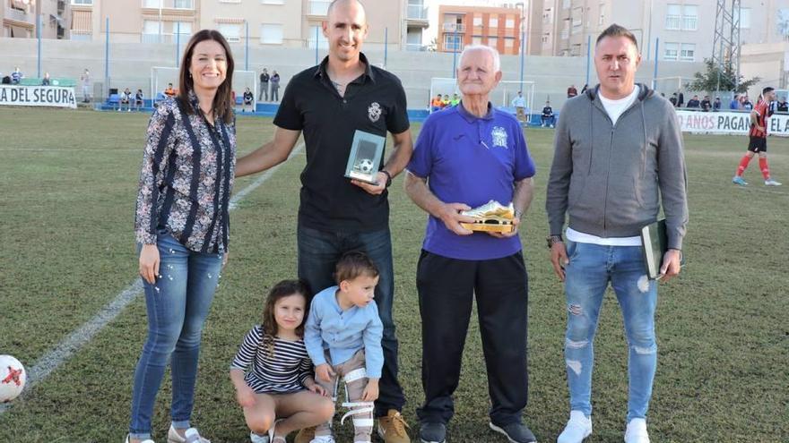 La alcaldesa de Águilas, Ginés Meca con sus hijos, su abuelo Ginés García y Juan Pablo García.