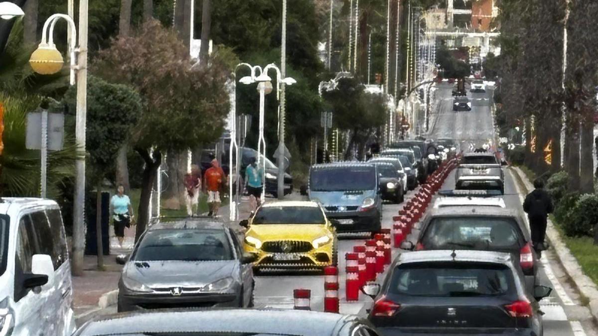 Empresarios critican que las obras de la autovía del agua discurran por la avenida Antonio Machado, principal arteria de Benalmádena.