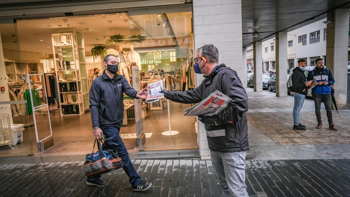 Reparto en la calle Menacho.