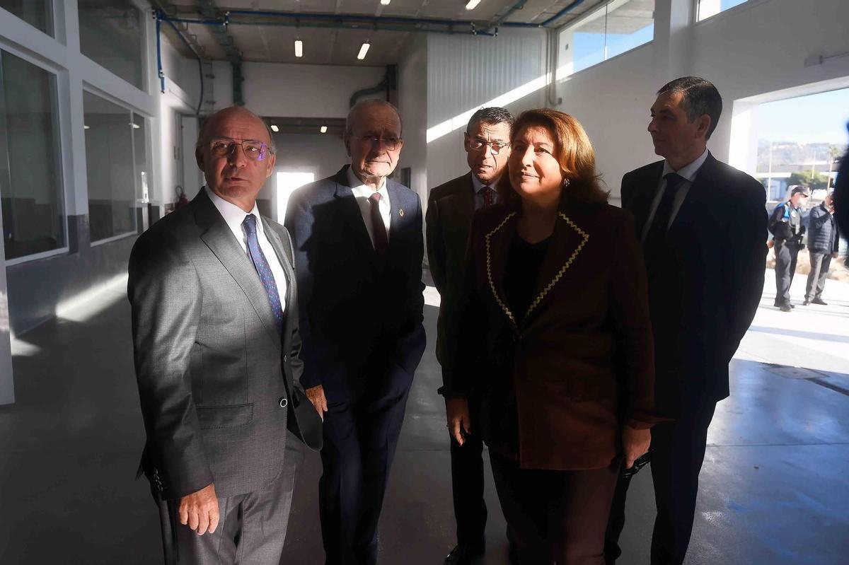 Carmen Crespo junto a Carlos Rubio, Francisco de la Torre y Fernando Fernández Tapia-Ruano, en la nueva lonja de Málaga