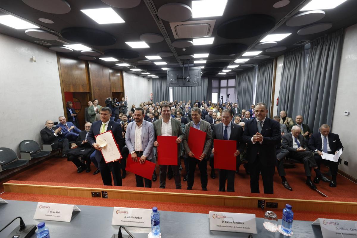 La Cámara de Comercio de Oviedo concede su Medalla de Oro a Javier Moll, presidente de Prensa Ibérica