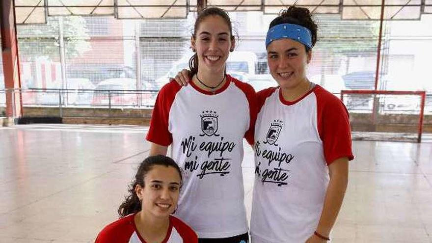 Sara González, Marta Piquero y Natasha Lee, en La Algodonera.