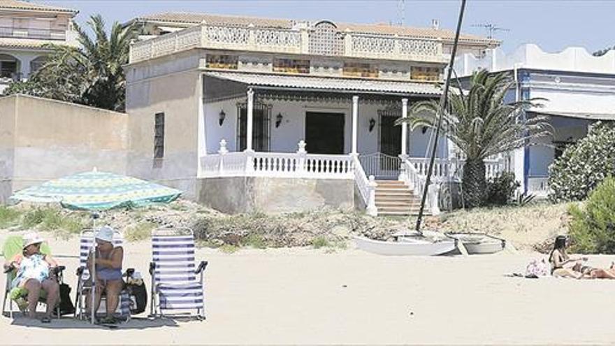 El Consell evita el derribo de una villa típica en la playa de Alcossebre