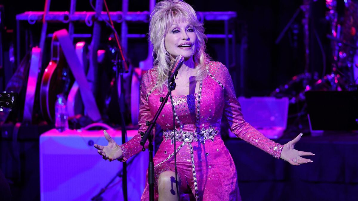 Dolly Parton publica un video para tranquilizar sobre su salud: "¡Aún no estoy muerta!"
