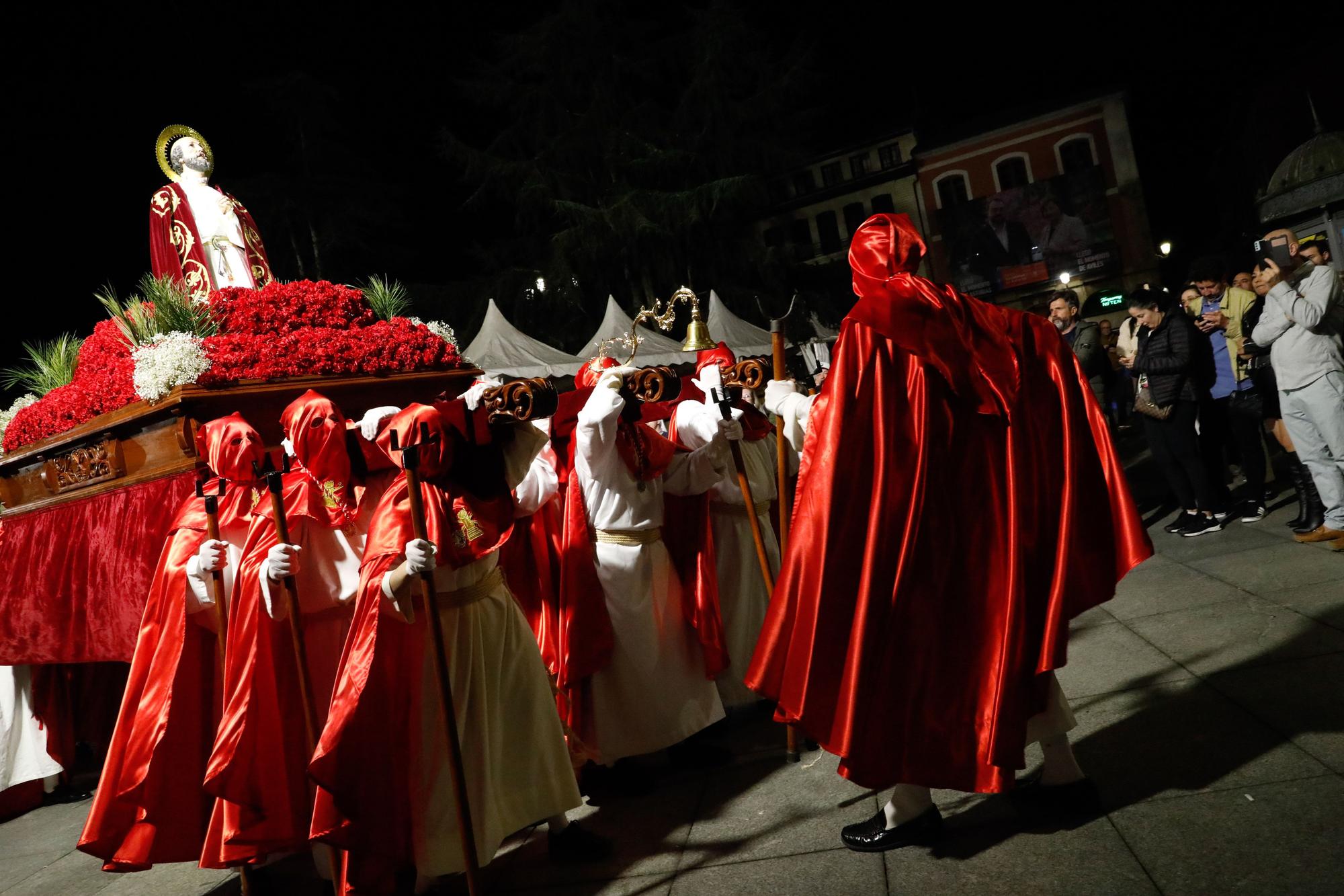 EN IMÁGENES: La procesión de Resurrección en Avilés