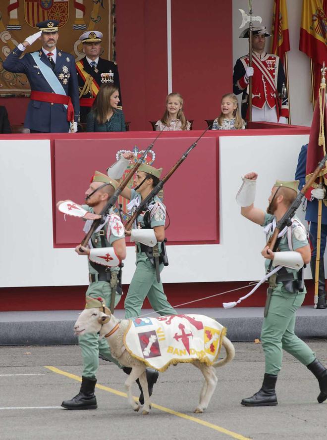 El desfile del Día de la Hispanidad de 2014, con la legión, los legionarios y su cabra Pepe