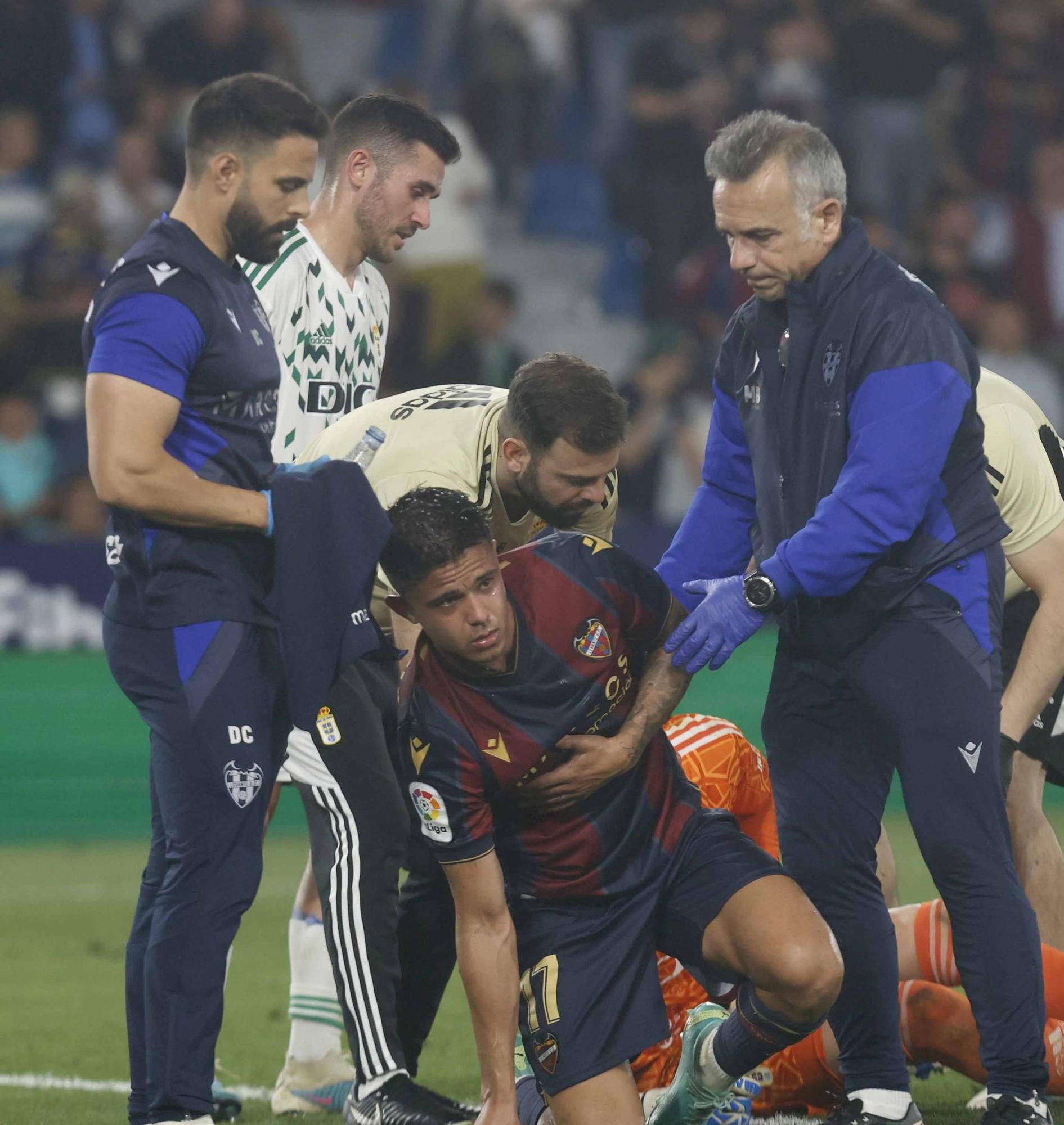 Partido Levante UD - Real Oviedo en imágenes