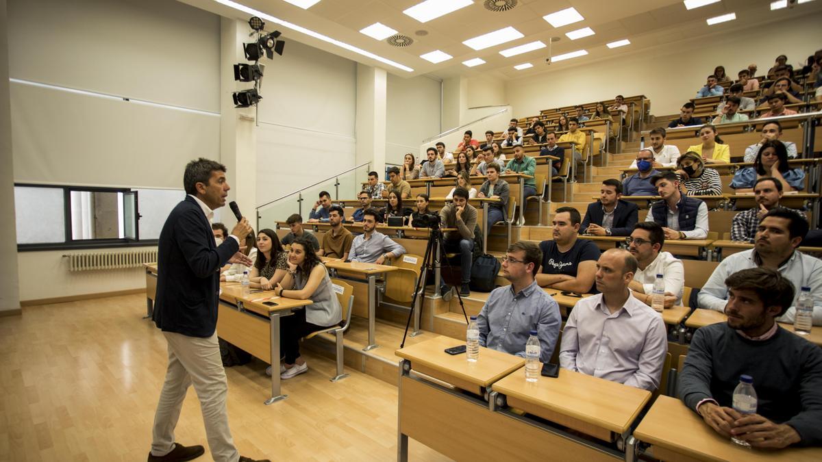 Carlos Mazón ofrece una conferencia en la Facultad de Historia