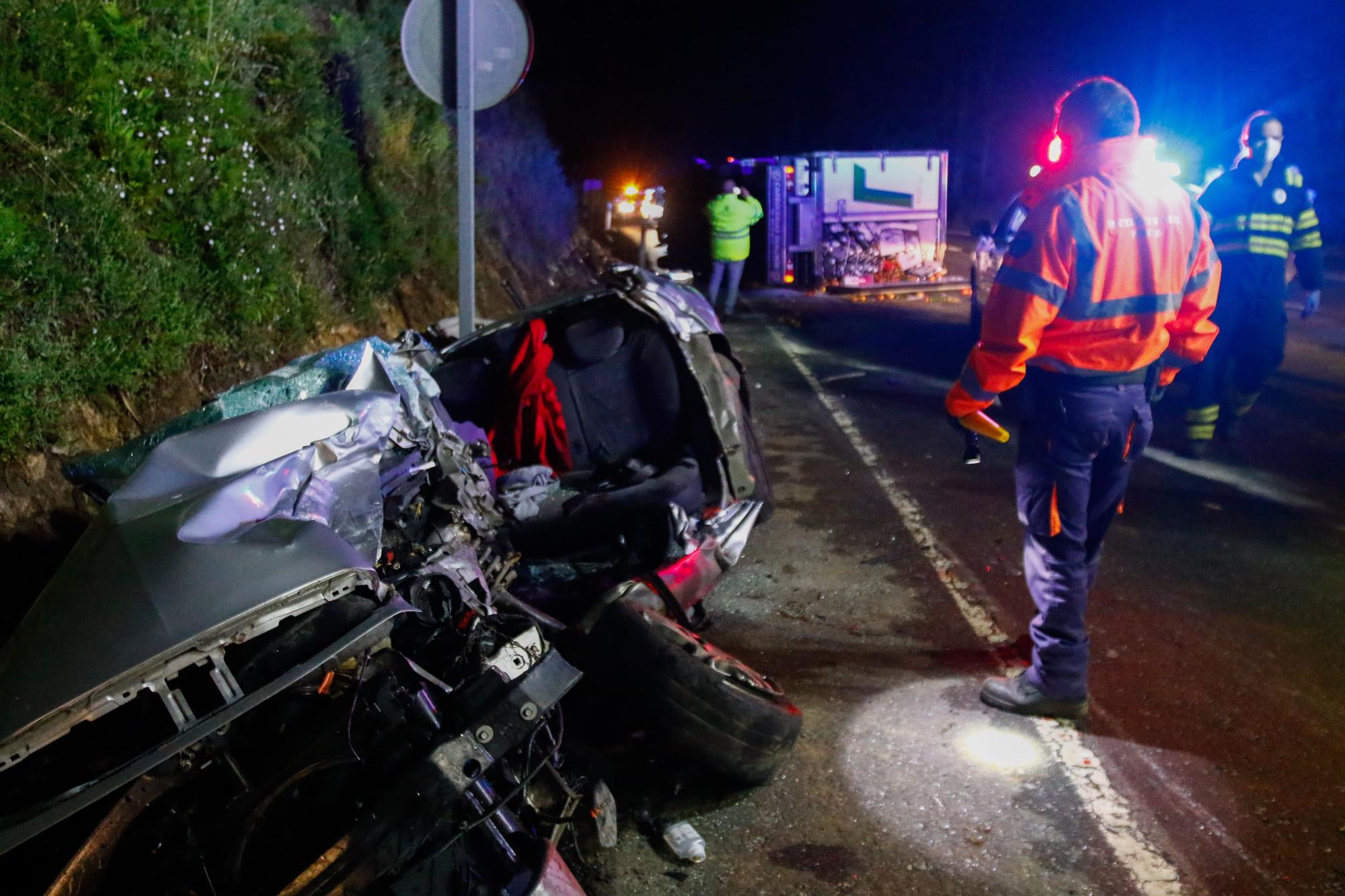 Las imágenes de la tragedia en Caldas | Tres muertos en un accidente de tráfico