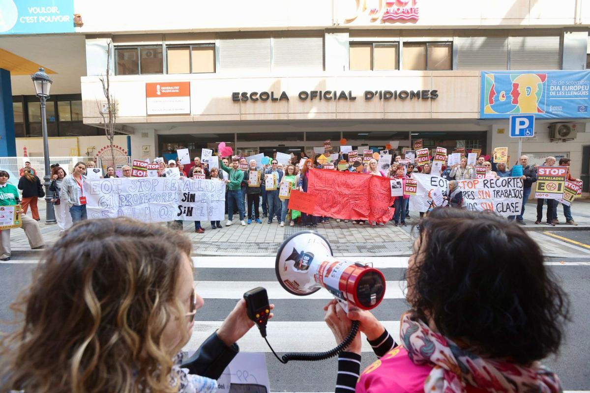 Protesta en la Escuela de Idiomas de Alicante, este martes
