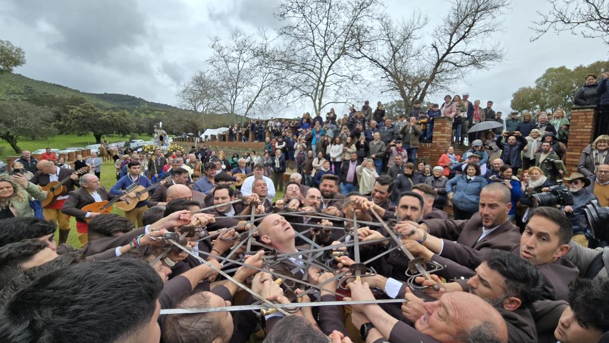 Obejo se llena de esplendor por su tradicional Danza de las Espadas
