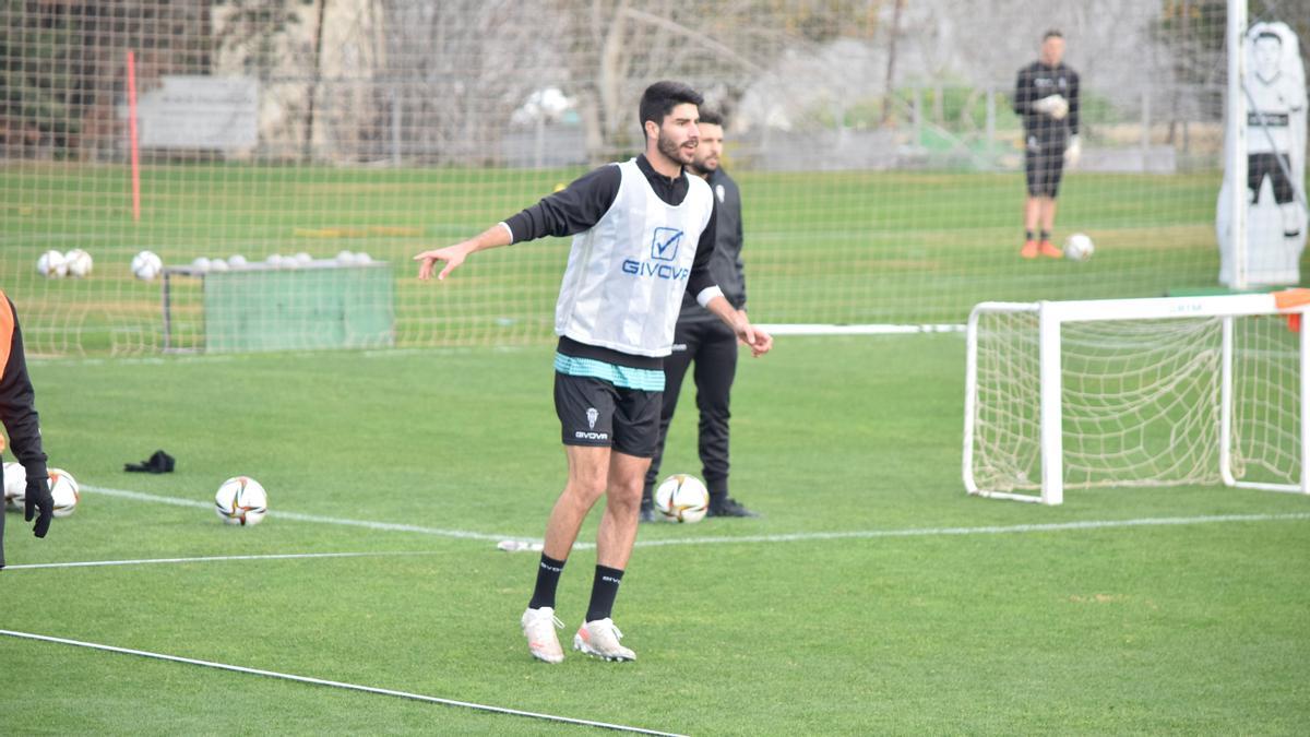 Ricardo Visus, en el entrenamiento de este jueves con el Córdoba CF.