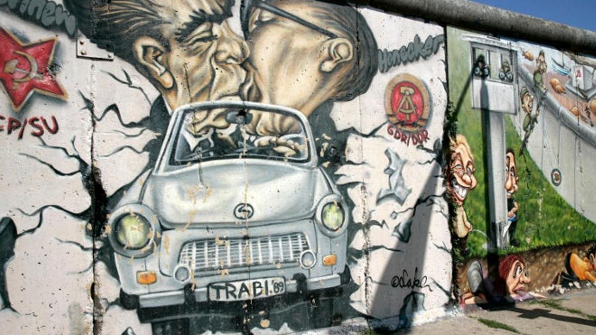 Celebra el aniversario de la caída del muro  de Berlín en Madrid