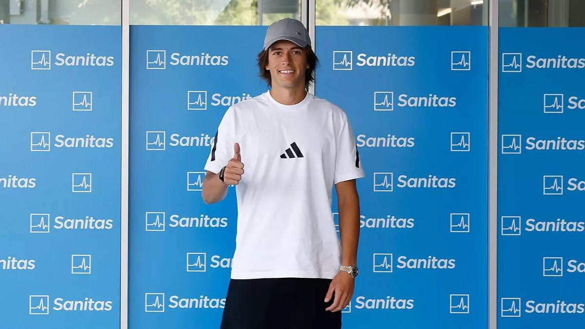 Álvaro Carreras ya ha pasado revisión médica con el Madrid