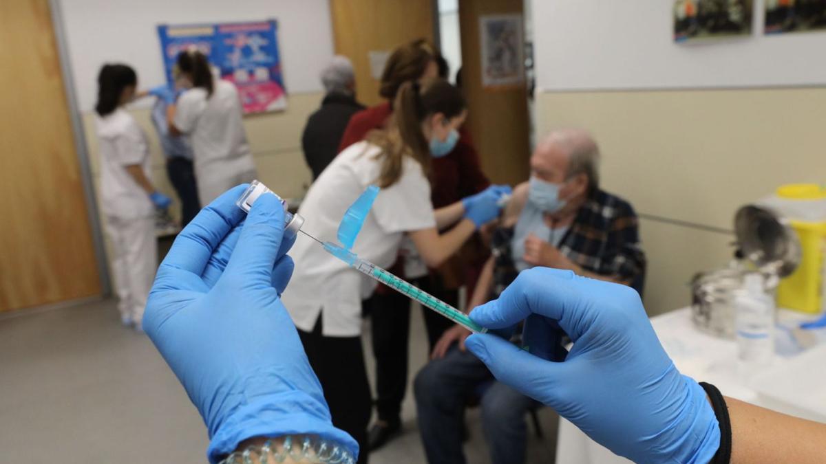 Se da por descontado que las personas mayores , más vulnerables en general, ya se han vacunado. | ANTONIO AMORÓS