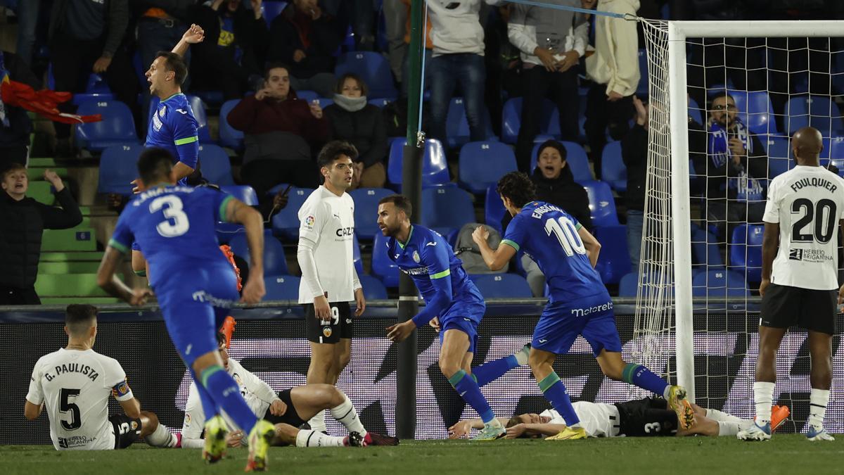 El Getafe celebra su gol frente al Valencia