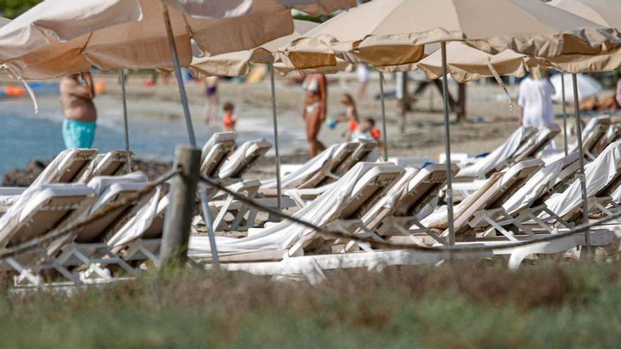 Falta de material nuevo y de reposición para poner a punto las concesiones de playa de Ibiza