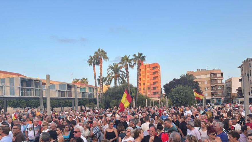Cientos de personas salen a la calle en Sagunt por Ceuta